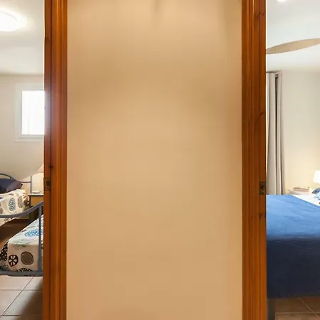 Apartment Lets Holidays In The Old Town Tossa 2 *